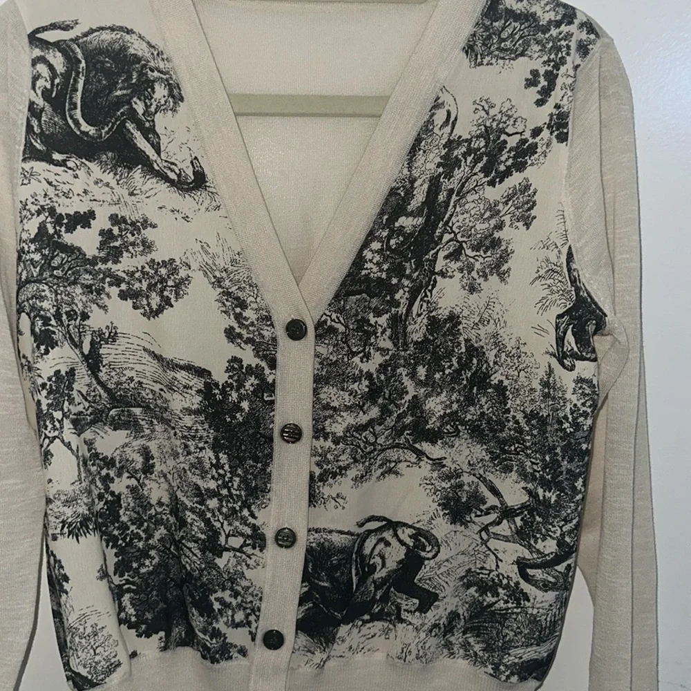 Woman’s MGCT silk forest / floral patterned button down sweater. Size M. - Picture 2 of 7